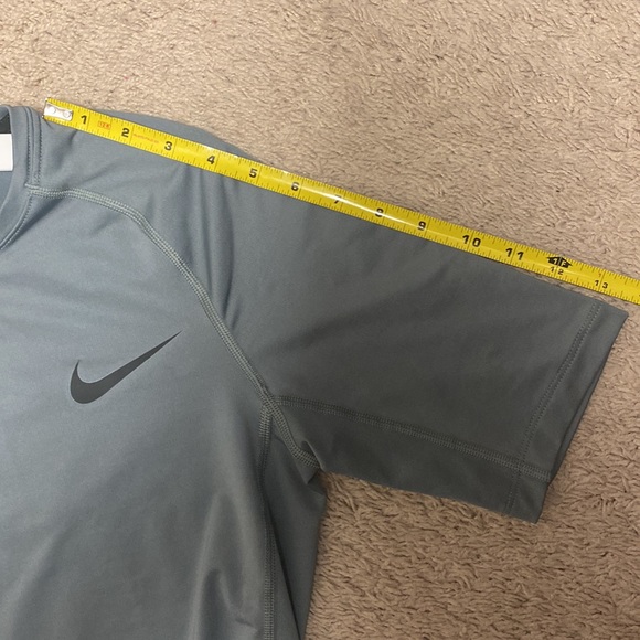 Nike Pro dri fit tee shirt, gray. Size small - Picture 5 of 8